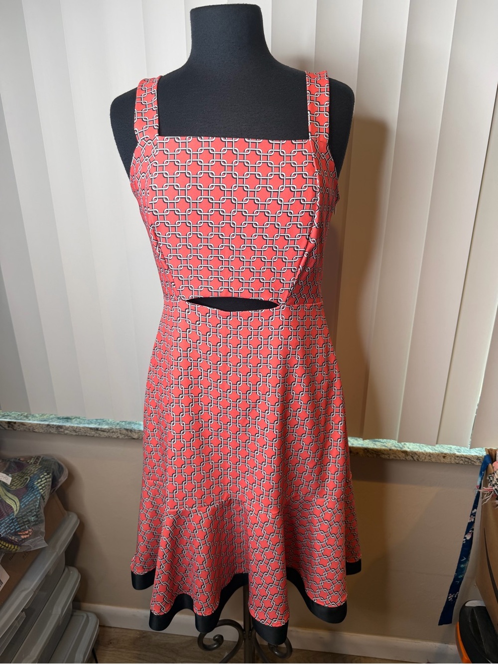 Coral geometric-patterned sleeveless midi dress features square neckline SZ Med